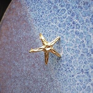 Vintage Mini Gold Starfish Pin Brooch